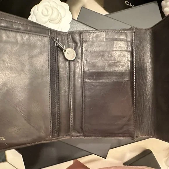 Black CHANEL PATENT LEATHER Wallet Double CC Short - Picture 14 of 16